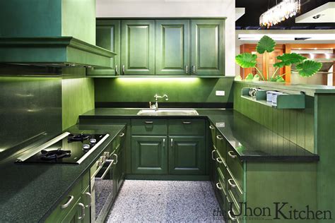 廚房綠色風水 裸體家庭
